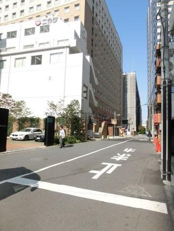 隣接する脇道
