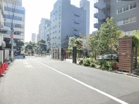側面通り奥からの様子