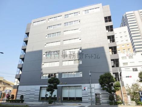 中心に窓を配置