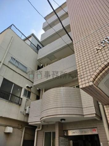物件正面側にバルコニーがあります