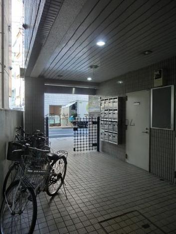 エントランス内に集合ポストがあります