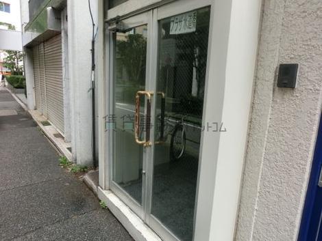 正面入口付近です