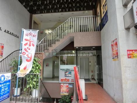 物件正面玄関です