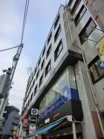 タイル貼りのキレイな外観