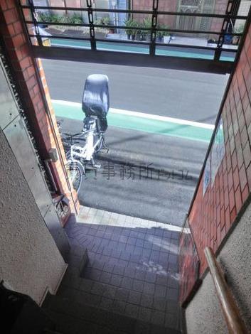 玄関内からの様子