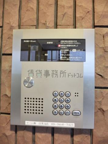 玄関にオートロックが掛かっています