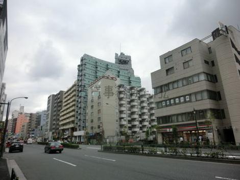 新宿駅方向