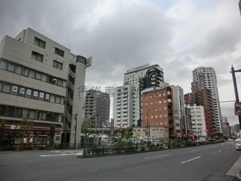 東新宿駅方向