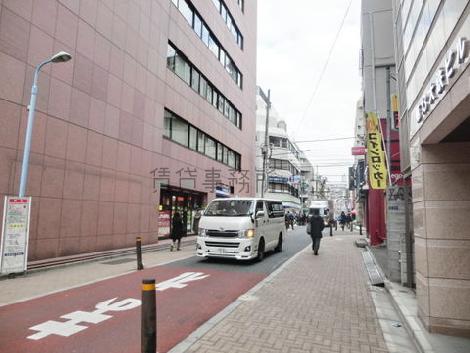 側道の雰囲気