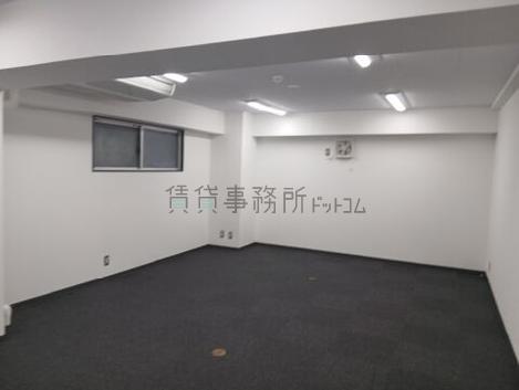 サンデンビルの室内