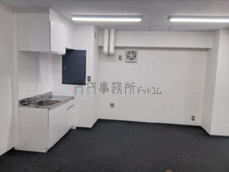 サンデンビルの室内
