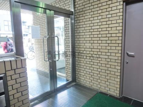 明るいエントランスです