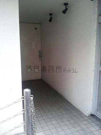 物件裏口へと続きます