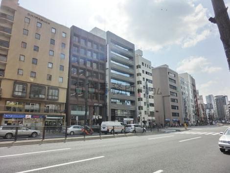 新宿通り沿い