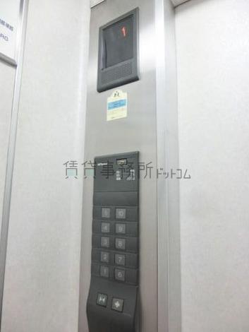 エレべーたー内の操作パネル