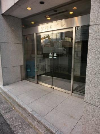 ガラス張りの入口です