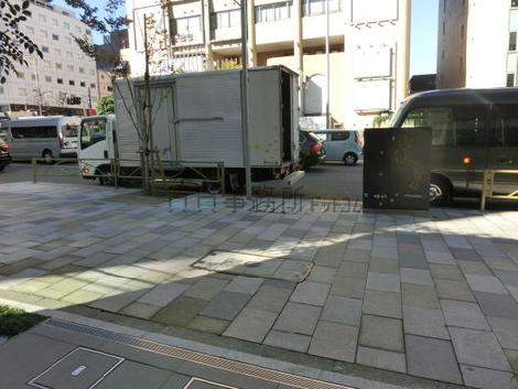 エントランス前面風景