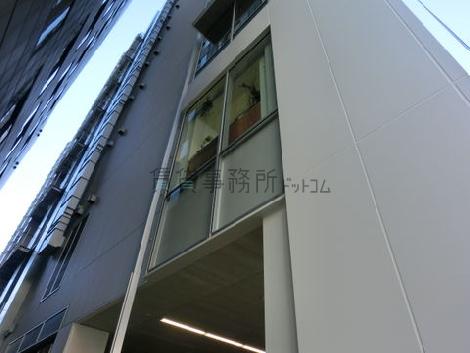 外苑前側外観側面