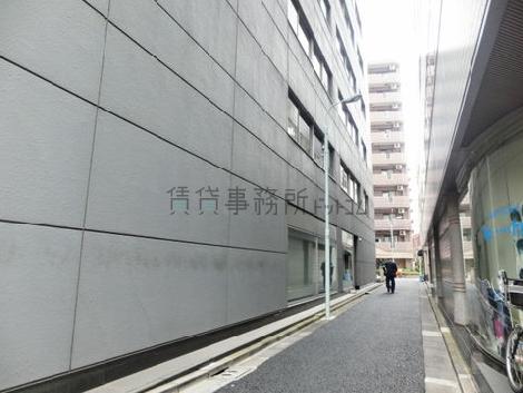 隣接する脇道