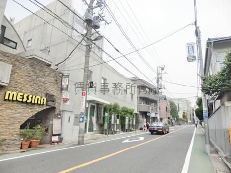 車通りの多い公道