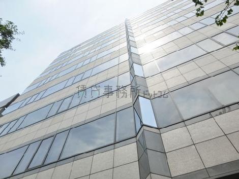 出っ張り部分にもガラス窓があります