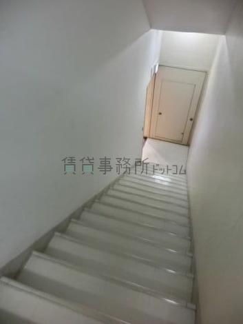 階段上からの様子