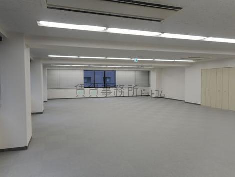岡家寿ビルの室内