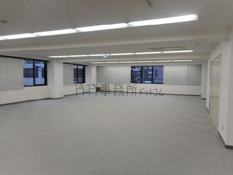 岡家寿ビルの室内