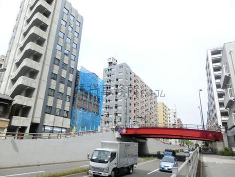 車通りの多い公道