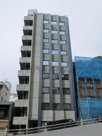 壁面に特徴的な模様を施しています