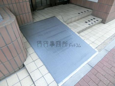 スロープ加工の床面