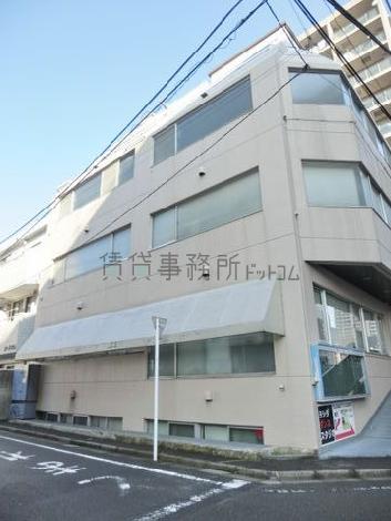 幅広の窓を多く設置