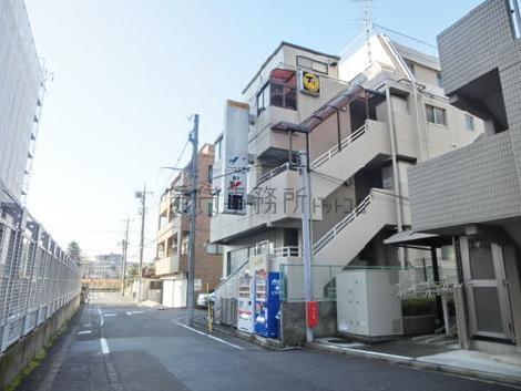 比較的静かな通りです