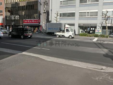 物件前の大通り