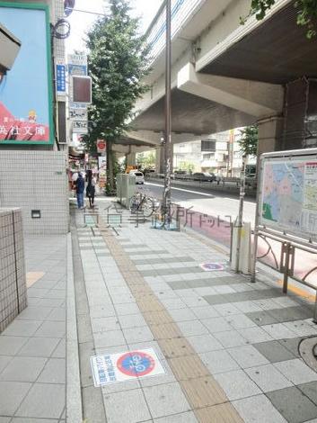 綺麗に舗装された歩道