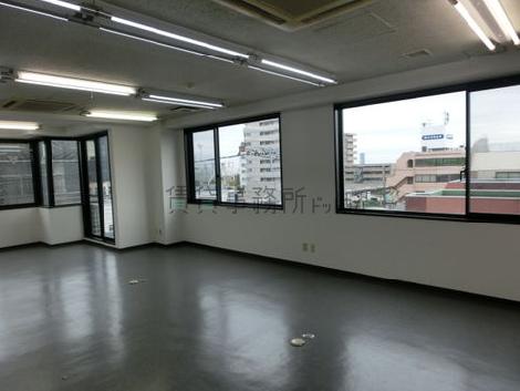 SNビルの室内