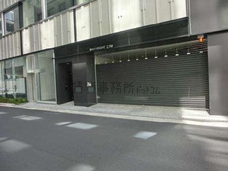 地上１階に駐車場があります