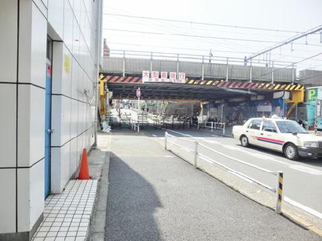 玄関前の歩道