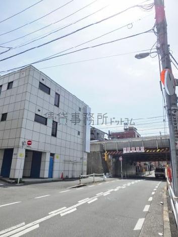 高架沿い通り