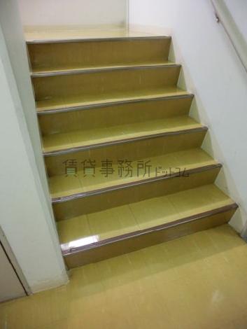 上階への階段
