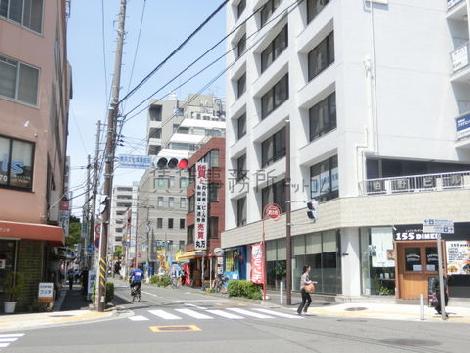 横浜文化体育館前交差点