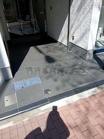 正面玄関前　段差