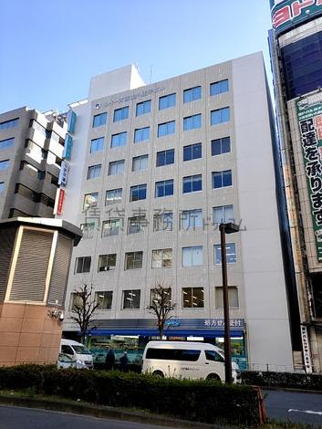 通りを見渡せる居室