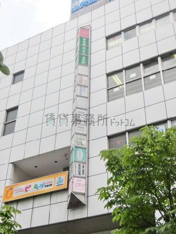 三角型の壁面サイン