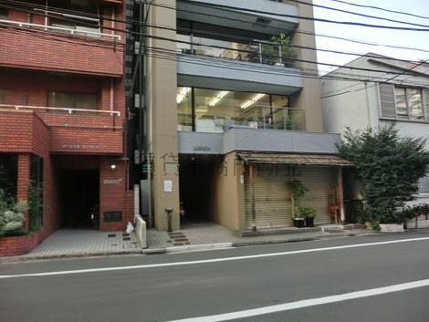 1階に店舗区画があります