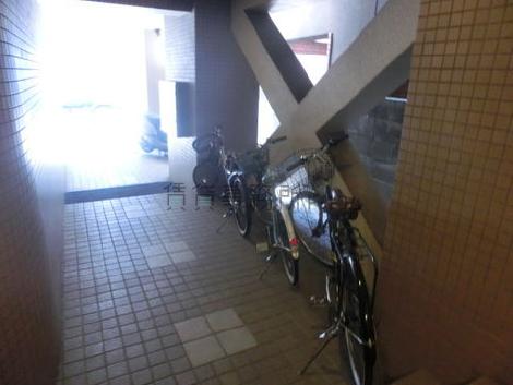 エントランス横の自転車スペース