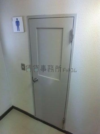 男子トイレです