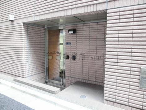 脇道側に用意された通用口