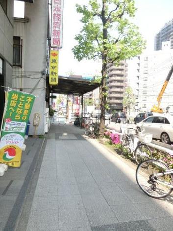 街路樹のある通り