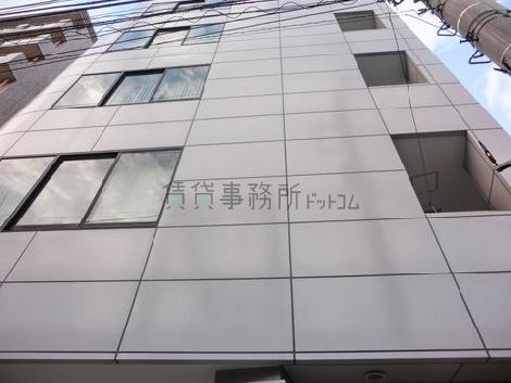 ビルを見上げた様子です